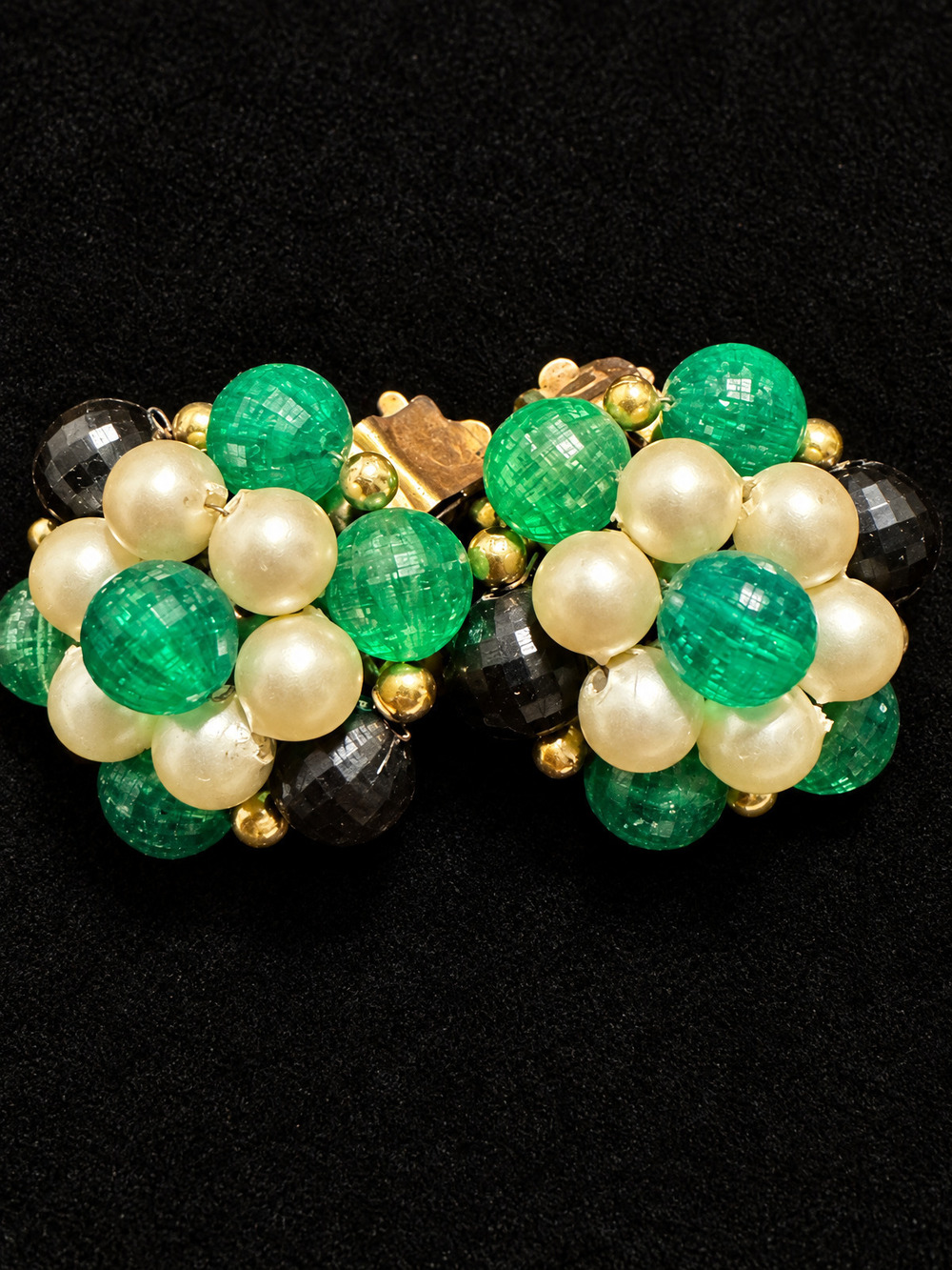 ⚜️ Vintage Cluster Clip-On Earrings | Green Glass & Faux Pearl | Gold-Tone 💗